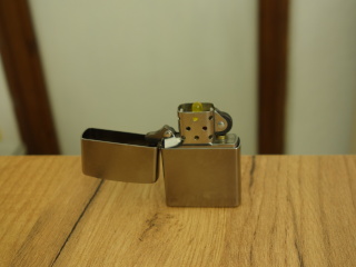 Photo of the lighter in 
        ambient light conditions (visually correct exposition)